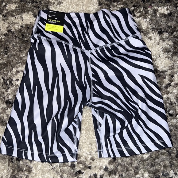 Nike shorts sz XS nwt - Picture 1 of 4